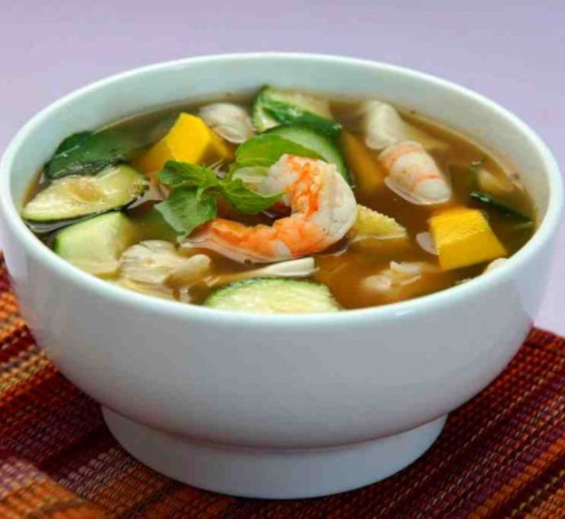 Kaeng Liang Koong Sod (Spicy Herb Vegetable Soup with Prawns)