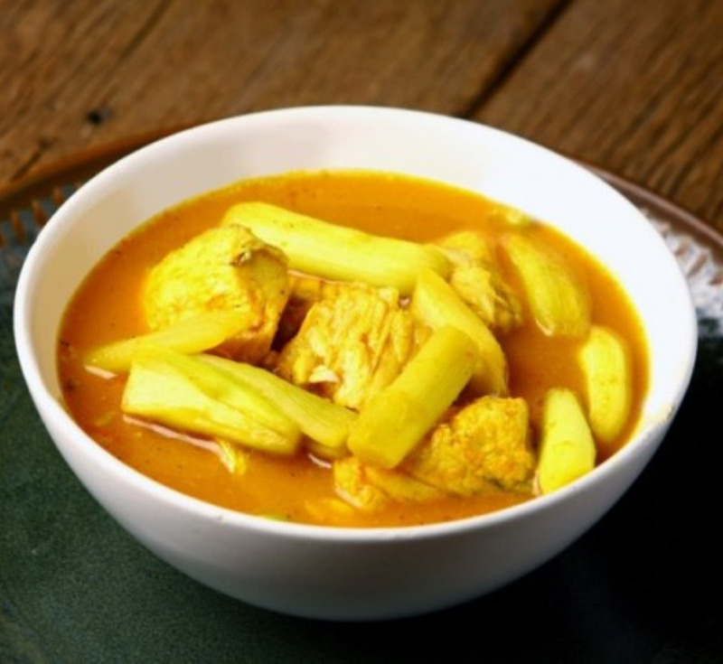 Gaeng Som Pla-Kaphong Koon (Sour Curry with Sea Bass and Koon)